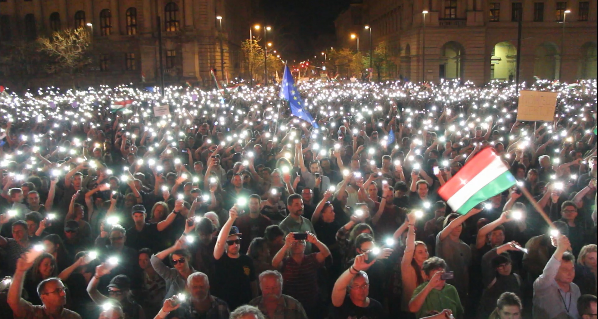 Движение цветных. Цветные революции. Цветные революции 21 века. Цветные революции США. Протесты в Венгрии.