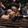 La Diète polonaise joue l’apaisement avec Bruxelles en adoptant la loi proposée par le président Duda