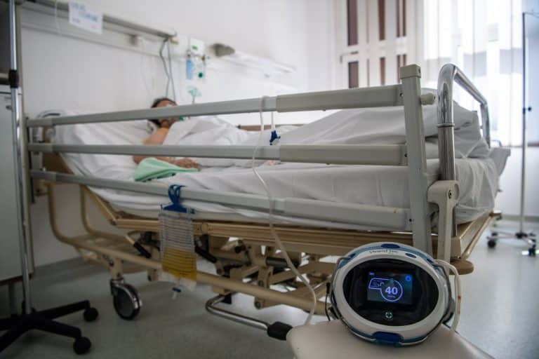 Dr. Flavia Groșan, rumänische Lungenärztin: Es ist das in Krankenhäusern angewandte Covid-Protokoll, das die Patienten tötet!