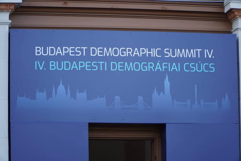 Babiš et Orbán : oui à la natalité, non à l’immigration