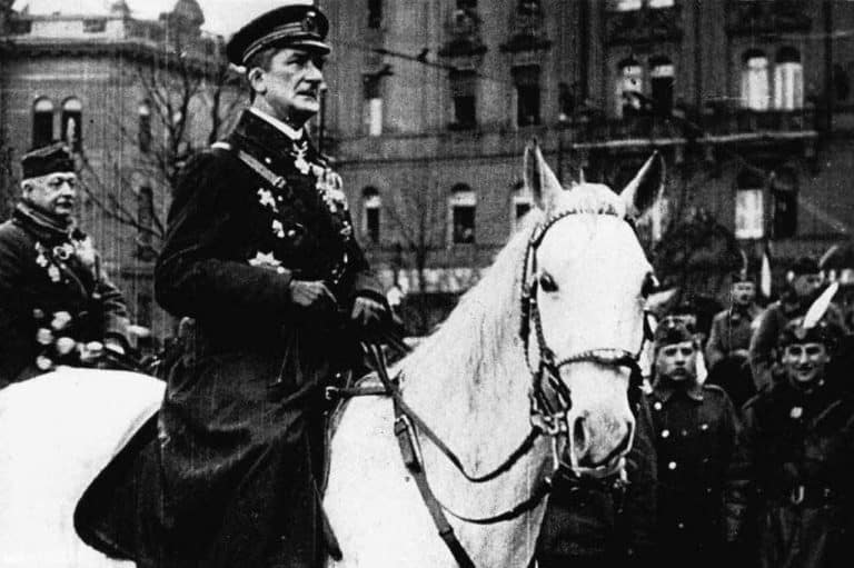 Orbán réhabilite Horthy