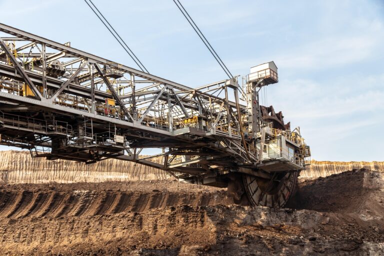La découverte incroyable d’une réserve secrète: 55 milliards de tonnes de fer d&rsquo;une valeur de plusieurs milliers de milliards d&rsquo;euros prête à bouleverser l&rsquo;industrie mondiale