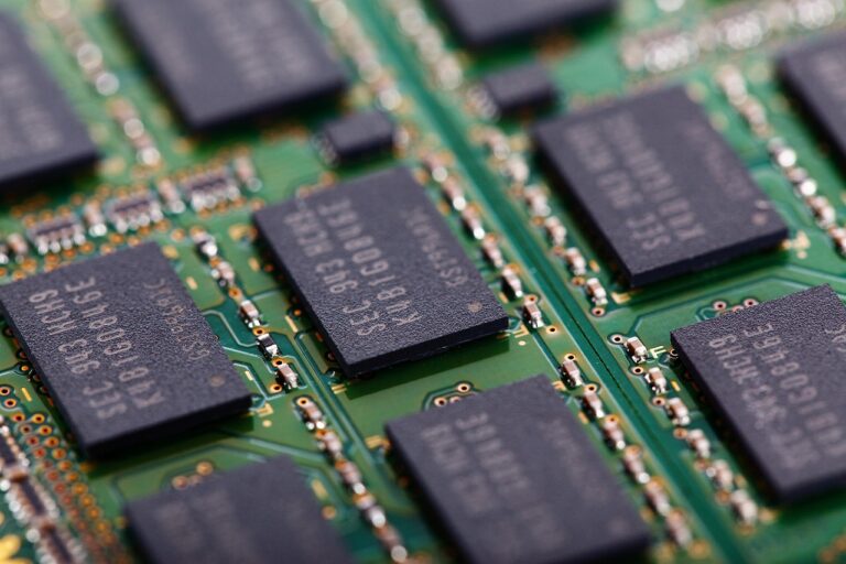 Une formule intrigante: comment la France s’apprête à dominer l’industrie des semi-conducteurs valorisée à 559 milliards d’euros d’ici 2025 avec des innovations majeures