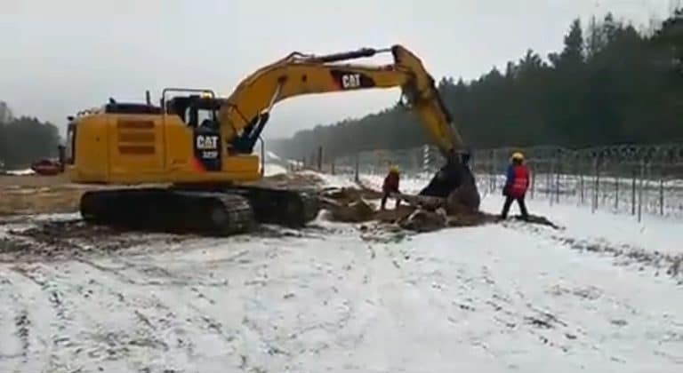 La Pologne commence à construire un mur à sa frontière avec la Biélorussie