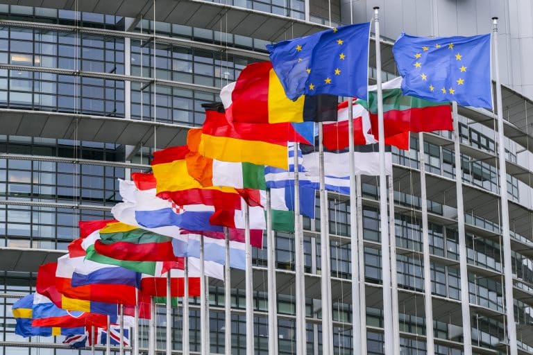 Auf dem Weg zu einem konföderalen Europa der Nationen? Entdecken Sie die Präambel für eine zukünftige europäische Verfassung