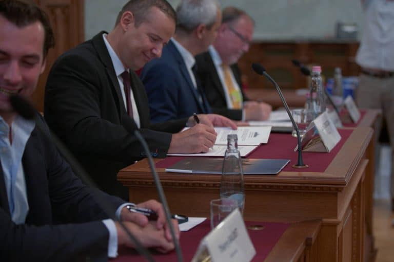 Eine „Erklärung für ein freies Europa der Nationen“, die eine mögliche neue europäische Fraktion ankündigt