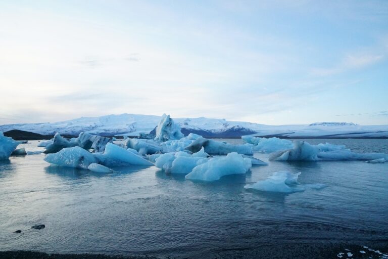 Alerte: ces glaciers emblématiques en voie de disparition imminente à cause du réchauffement climatique bouleversent le fragile équilibre de notre planète