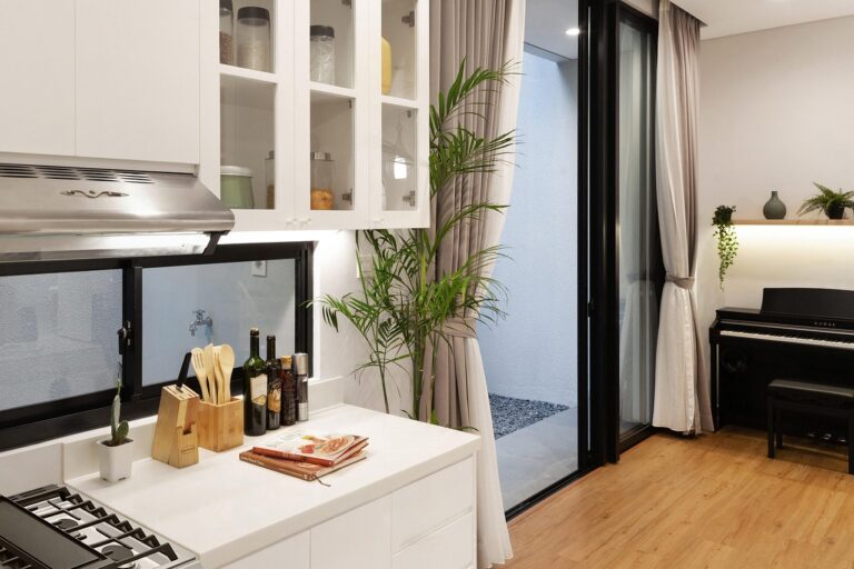 „Holz erobert Hongkonger Luxuswohnungen“: Dieser Neue Trend aus Edlen Materialien Steigert den Wohnwert und Bringt Ruhe und Eleganz in Ihr Zuhause