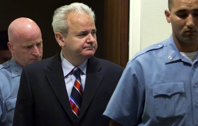 Milošević innocenté, 10 ans après sa mort en prison
