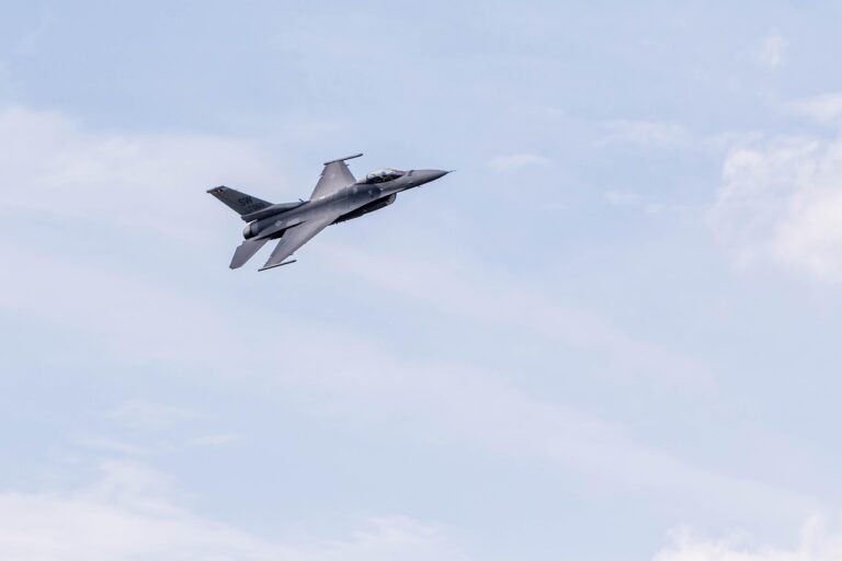 Quand Boeing transforme des F-16 désaffectés en drones supersoniques: le pari audacieux des États-Unis face à la concurrence internationale
