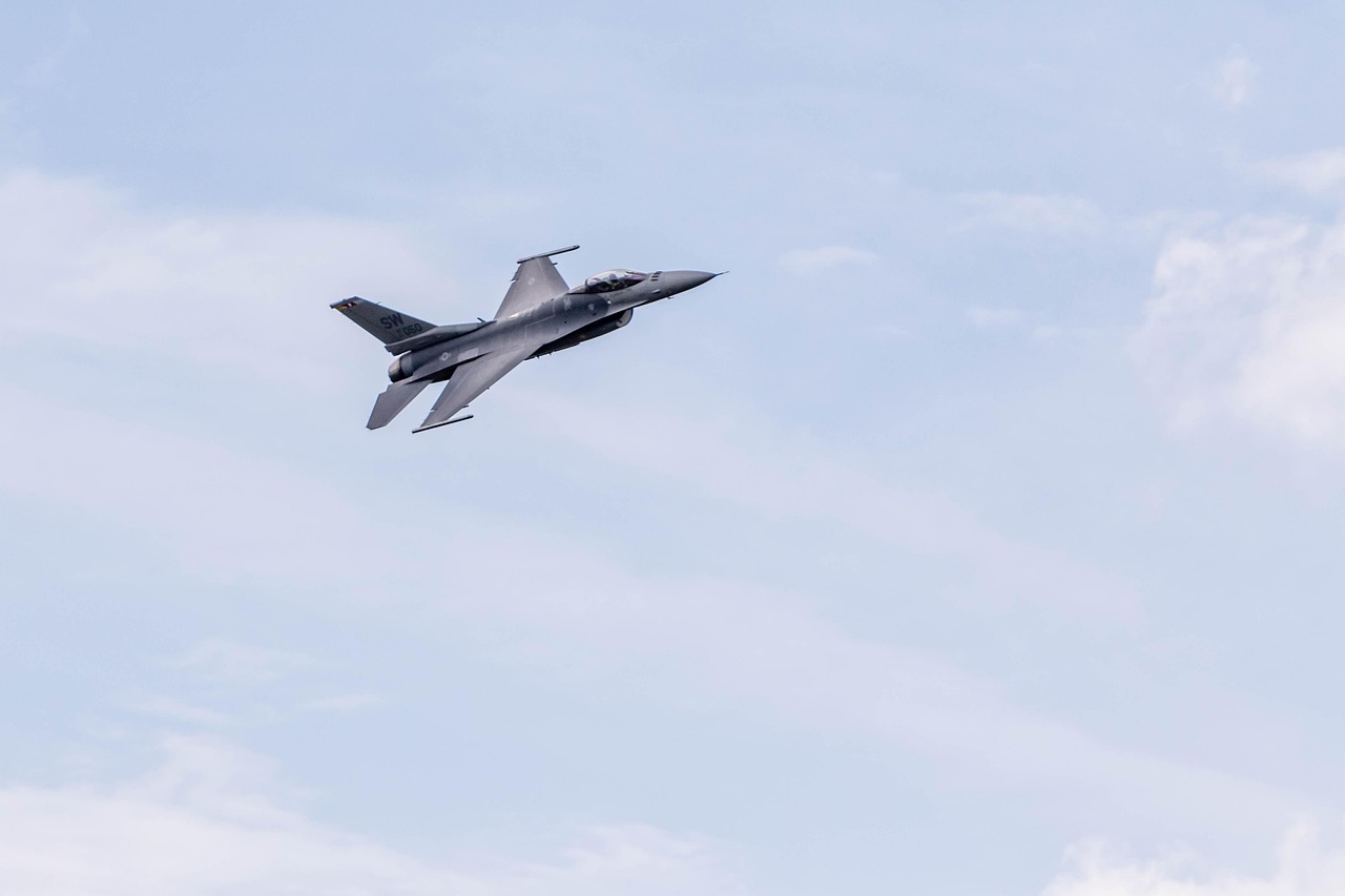 Quand Boeing transforme des F-16 désaffectés en drones supersoniques: le pari audacieux des États-Unis face à la concurrence internationale