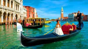 Illustration von der opulenten Hochzeit von Jeff Bezos in Venedig und den damit verbundenen Umwelt- und Logistikherausforderungen. Bild durch KI generiert.