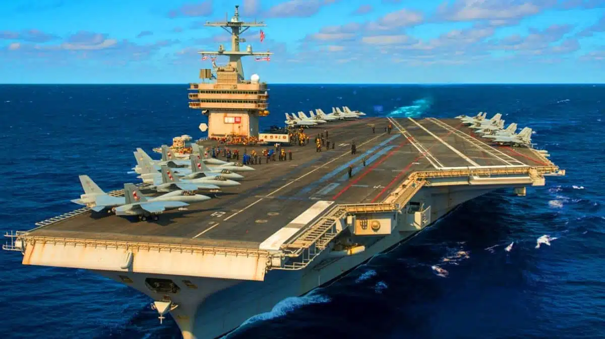Illustration von der USS Gerald R. Ford, dem längsten Flugzeugträger der Welt, erstellt mithilfe künstlicher Intelligenz.