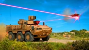 Illustration von einem Stryker A1 8x8 Fahrzeug mit DE M‑SHORAD Lasersystem im Einsatz. Bild durch KI generiert.