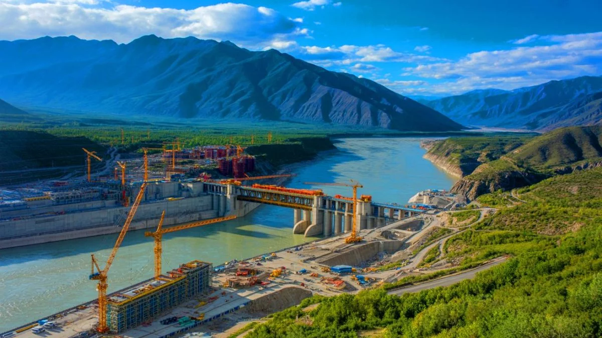 Illustration of the construction of the world's largest hydropower dam on the Yarlung Tsangpo River in Tibet.