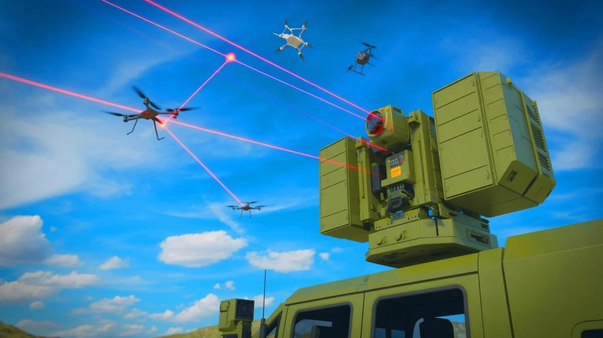 Illustration de la destruction de drones par le système laser d'EOS.