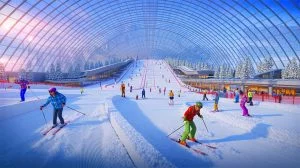 Illustration de l'imposant complexe de ski intérieur Huafa Ice and Snow World à Shenzhen.
