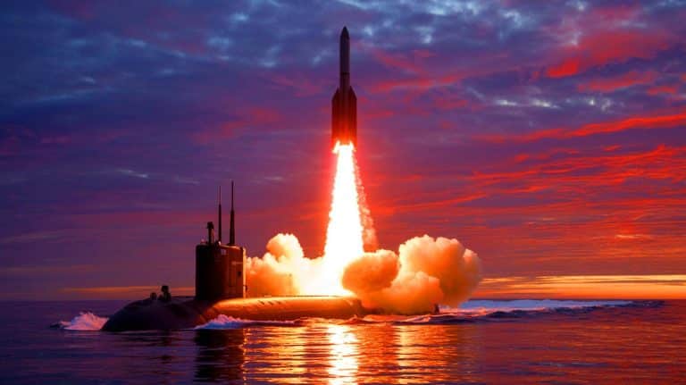 « Ce missile nucléaire traverse l&rsquo;Atlantique en secret » : l&rsquo;arme sous-marine qui frappe à 7 000 km bouleverse l&rsquo;équilibre mondial et inquiète les experts