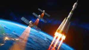 Illustration de satellites russes Kosmos en orbite avec un objet mystérieux libéré.