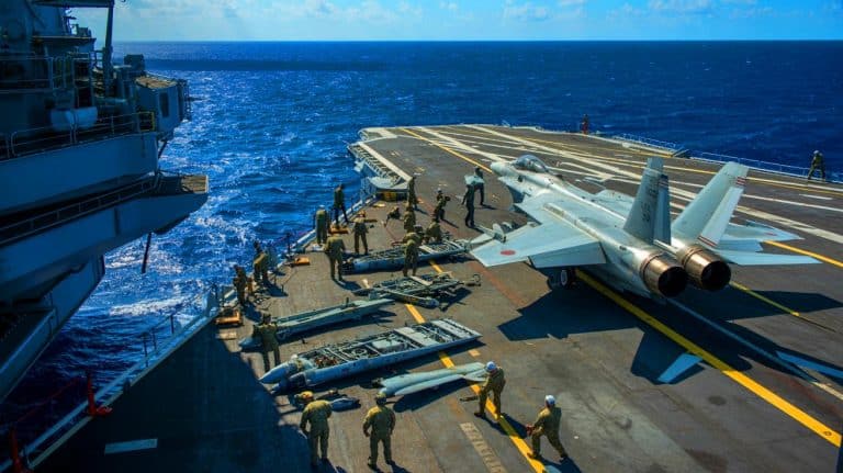 « On démonte nos propres avions » : cette révélation du Pentagone expose la crise cachée de la marine américaine (et personne ne veut en parler)
