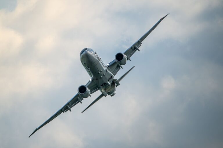 E-7 Wedgetail Funding Secured as Bipartisan Deal Ends 41-Day Government Shutdown, Marking a New Defense Chapter