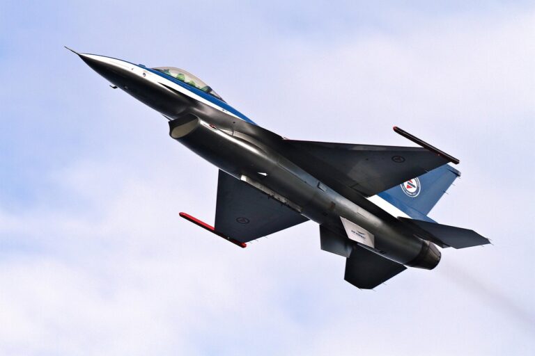 Les crashs d’avions militaires en forte hausse: un regard sur l’impact humain et les enjeux de sécurité