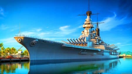 USS Missouri zeigt der US-Marine, wie vergangene Errungenschaften noch heute von Bedeutung sind Illustration von der USS Missouri als Symbol amerikanischer Seemacht und maritime Geschichte.