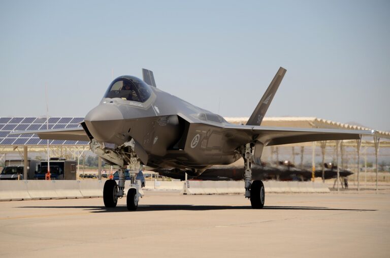 JAS 39 Gripen Challenges F-35’s Dominance, Sparking Debate Over Canada’s Future Military Strategy and Defense Spending