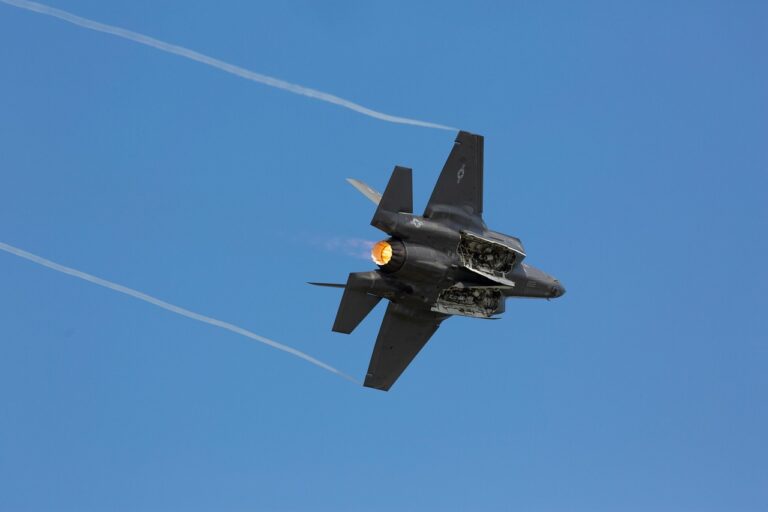 Space Force divisée: Envoi massif de F-35 au sud, enquête sur les menaces internes et cafouillage de l’antifa par le FBI